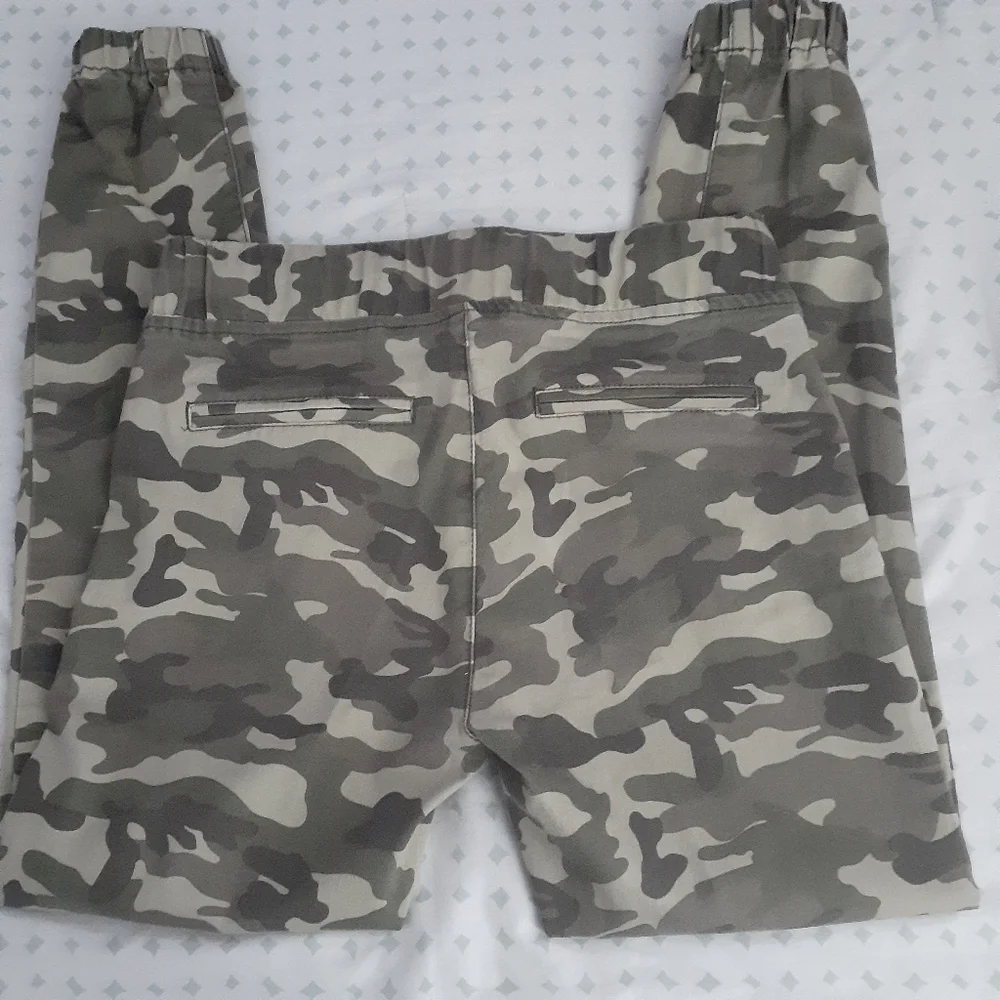 V.I.P. | Women's Camo Jeggings (size 9/10)